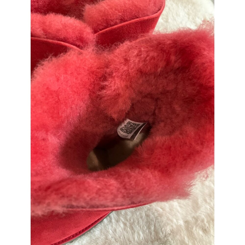 UGG Australia size 6 Classic Cuff Short Boot in RED NEW in Box Women's - Picture 9 of 11
